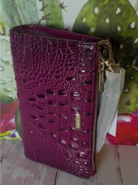 NWT Brahmin Melbourne DAISY Large Wristlet Clutch SUGAR PLUM purple PRICE FIRM